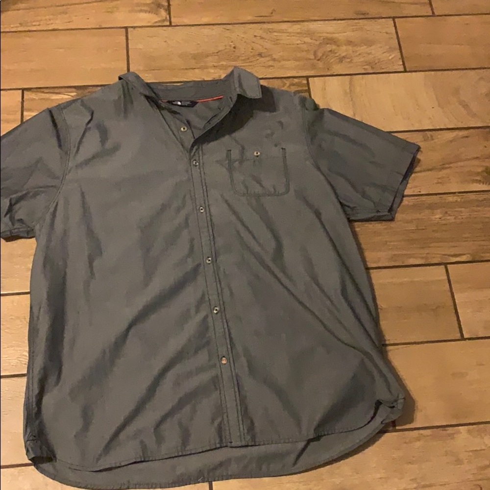 North face short sleeve shirt